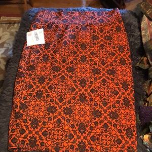 Really cute LuLaRoe Cassie Large.